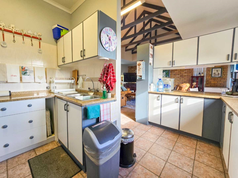 5 Bedroom Property for Sale in Stilbaai Wes Western Cape